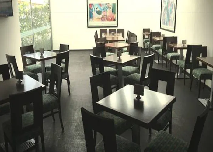 阿特纳斯广场酒店 酒店