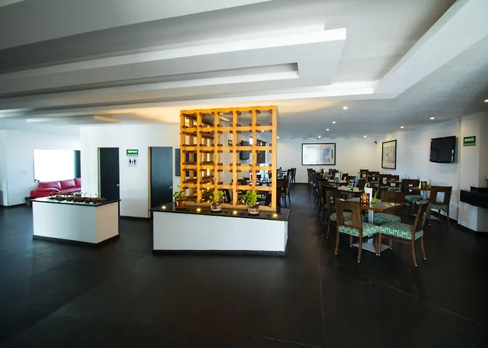 阿特纳斯广场酒店 4*